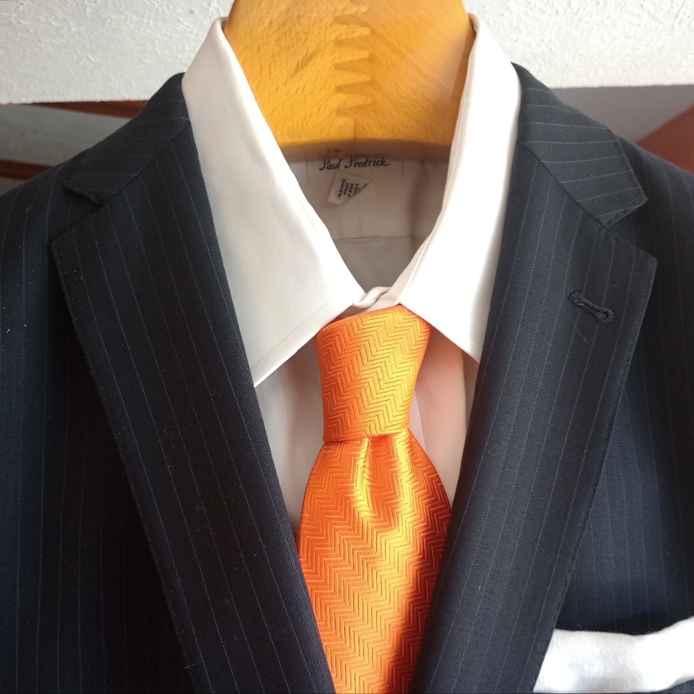 Jo's A Bank Men's Navy 2Btn/2Vents Pinstripe Suit Size 42XL
